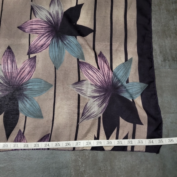 Beautiful Floral Cotton Viscose Scarf - Picture 6 of 6